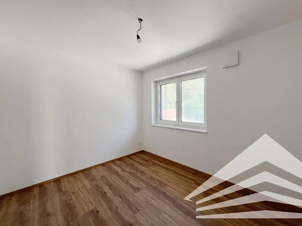 Lichtdurchflutete 3-Zimmer Wohnung mit großem Balkon in Puchenau!