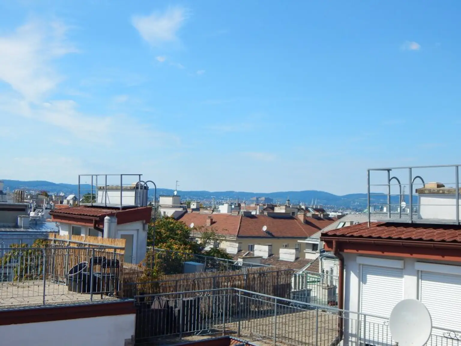 Wohntraum helle und ruhige Dachterrassenwohnung mit Fernsicht