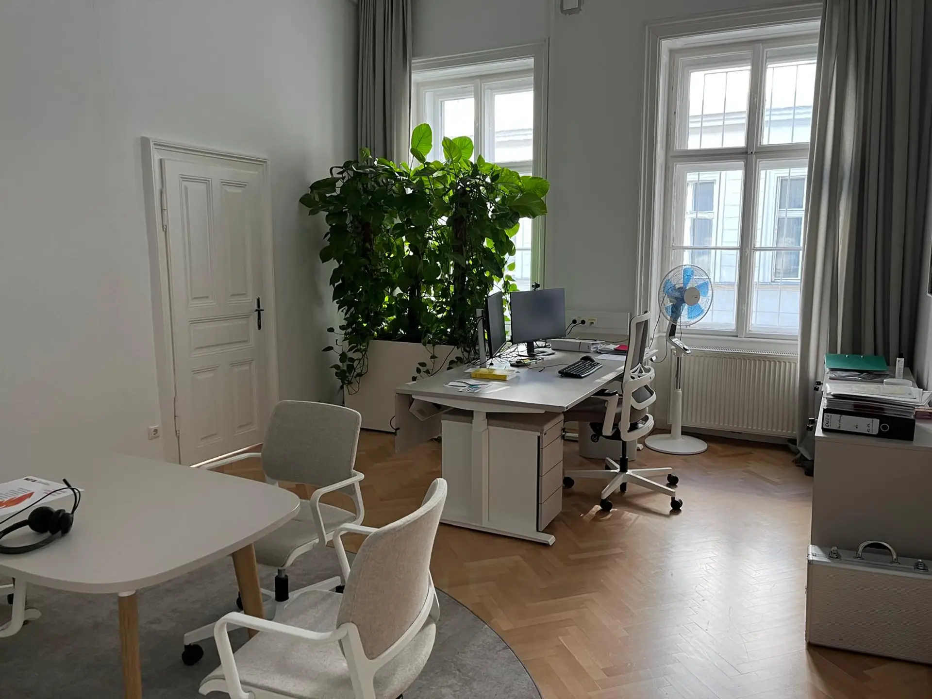 1010 Wien, Walfischgasse 14 Besprechung Büro 2