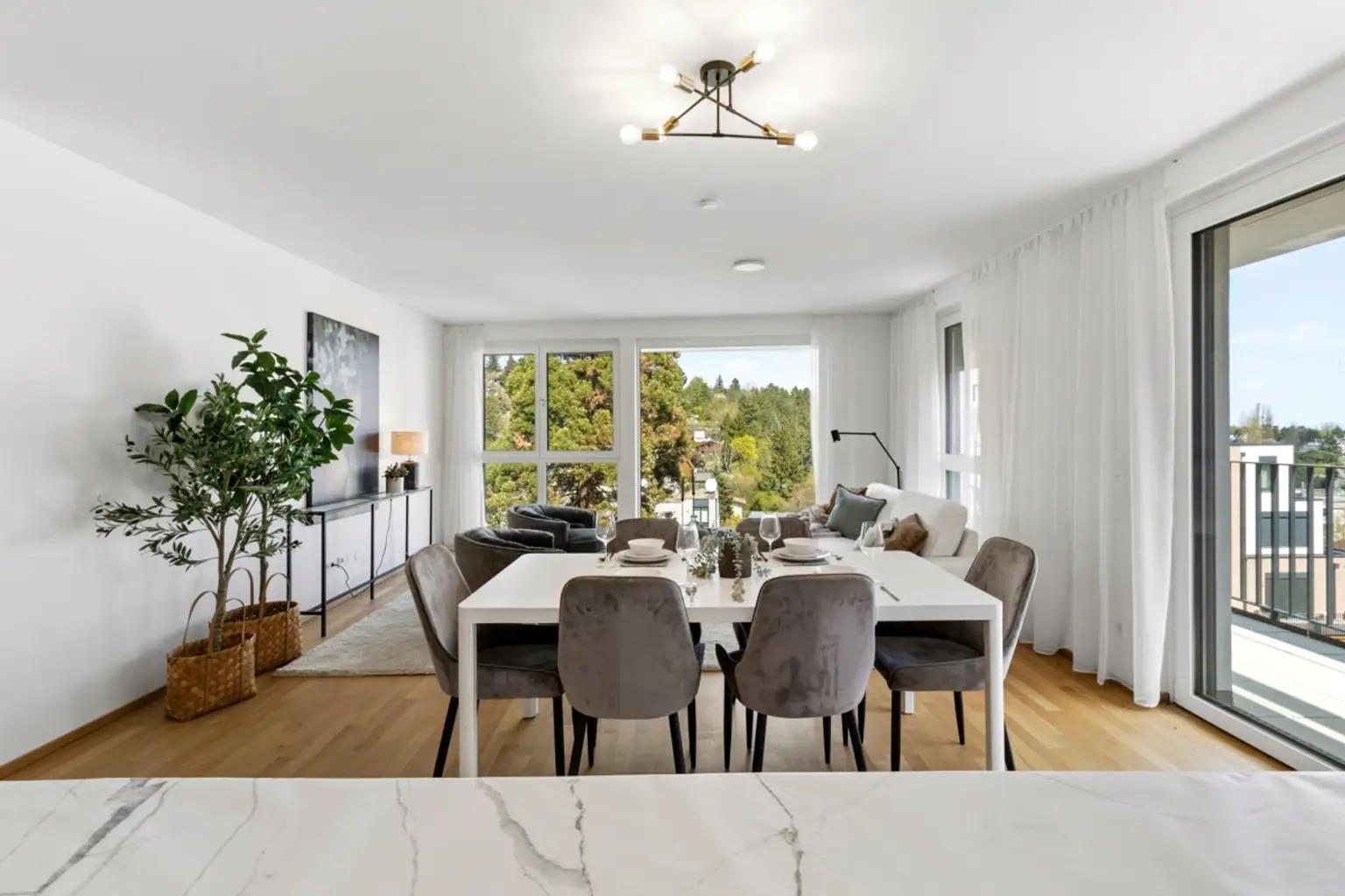 E | ++ GRÜNE LAGE, GROSSE RÄUME ++ VIER Zimmer Wohnung | Prima Service Immobilien