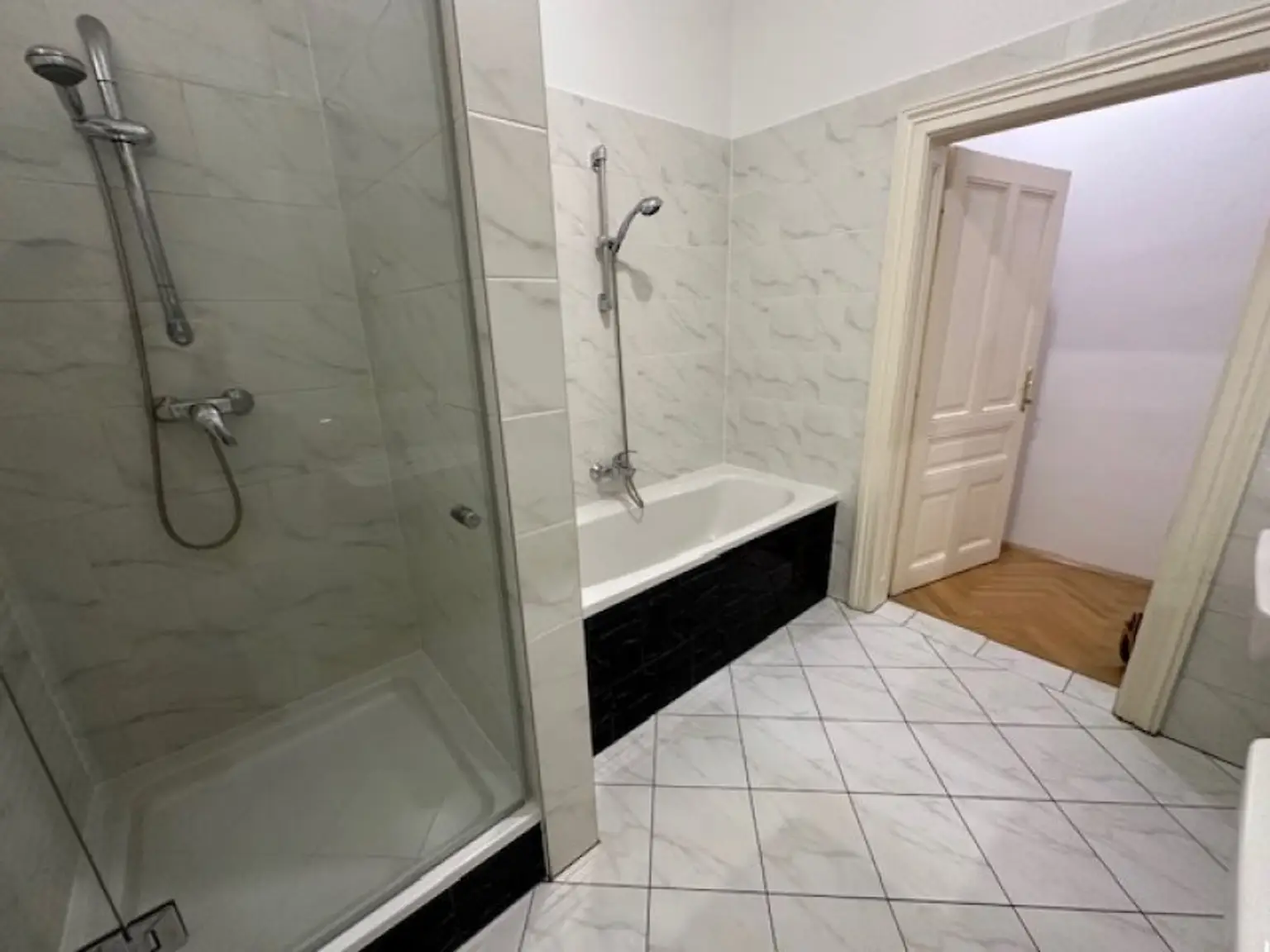 Großzügige Altbauwohnung im Herzen des 2. Bezirks!