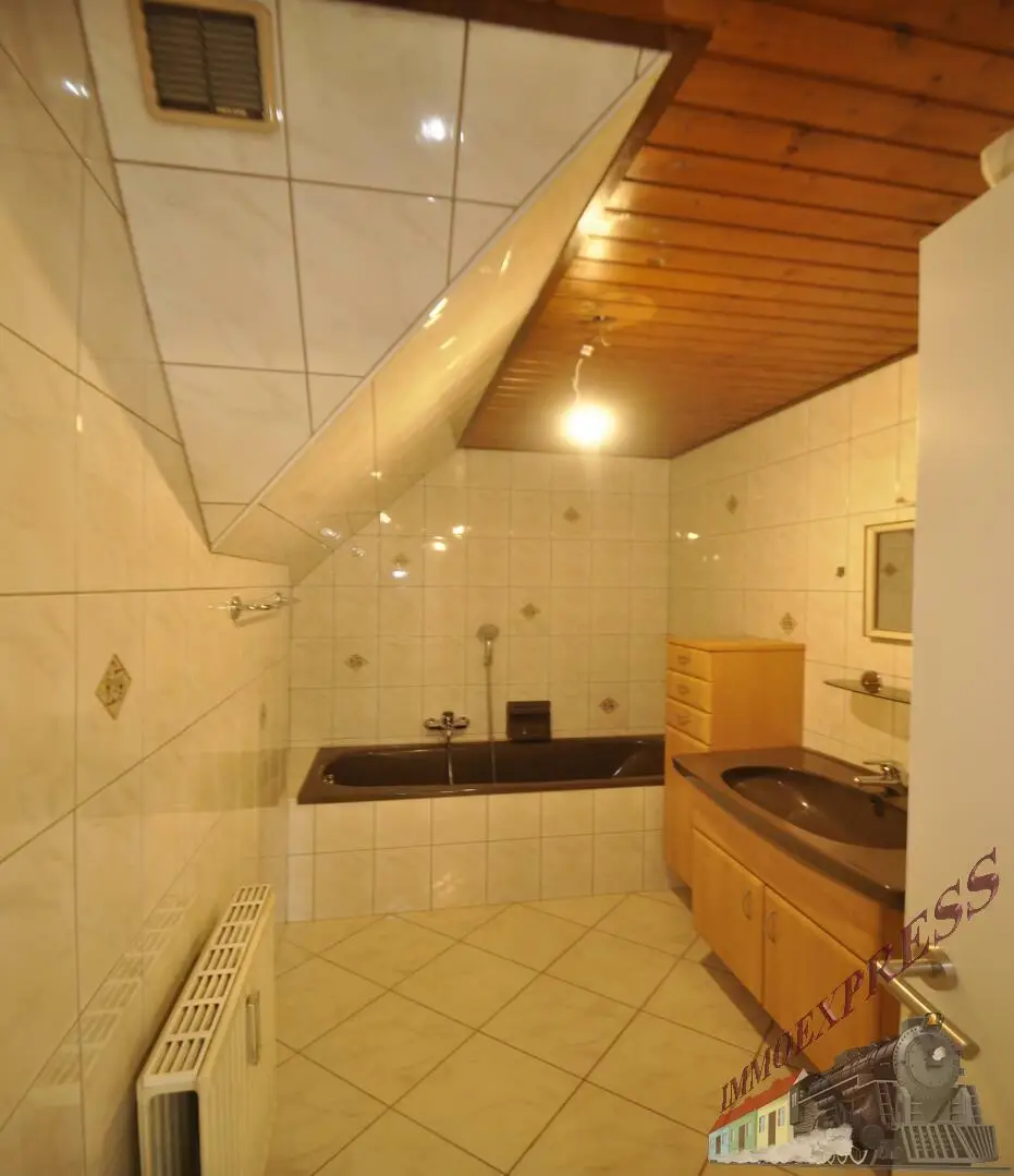 Exklusive Dachterrassenwohnung mit Tiefgarage und bester Fernsicht nähe Bühl Center (WG-tauglich)