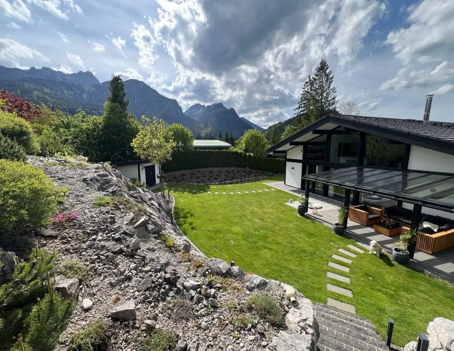 Pflach/Nähe Reutte-Füssen! Hochwertiges Einfamilienhaus mit Einliegerwohnung!