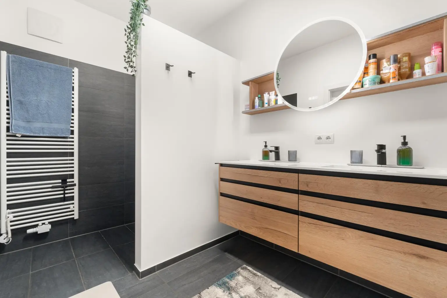 Badezimmer inkl. Walk In Dusche