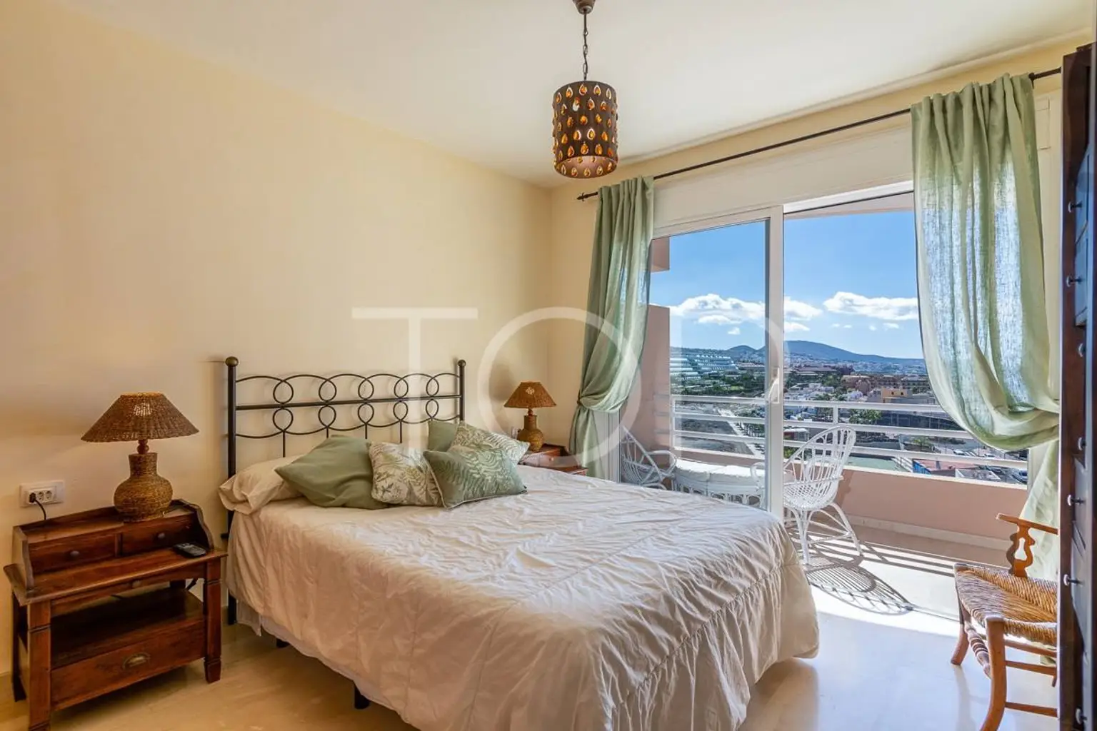Apartment-Oasis-Bedroom-La-Caleta-Tenerife-1