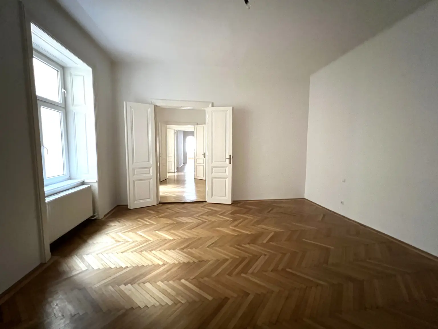 UNBEFRISTET: Charmante Altbauwohnung nahe Volkstheater