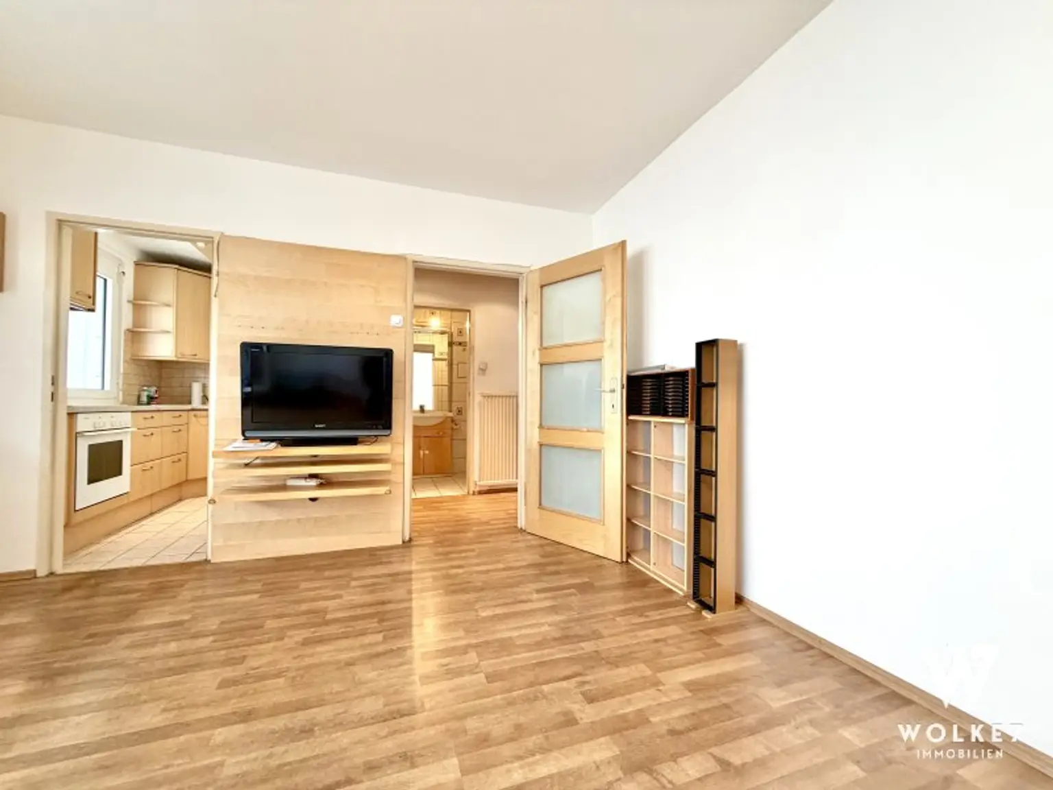 Zu vermieten: 1-Zimmer | großer Balkon | Hoßplatz 25er 26er | Keine Ablöse