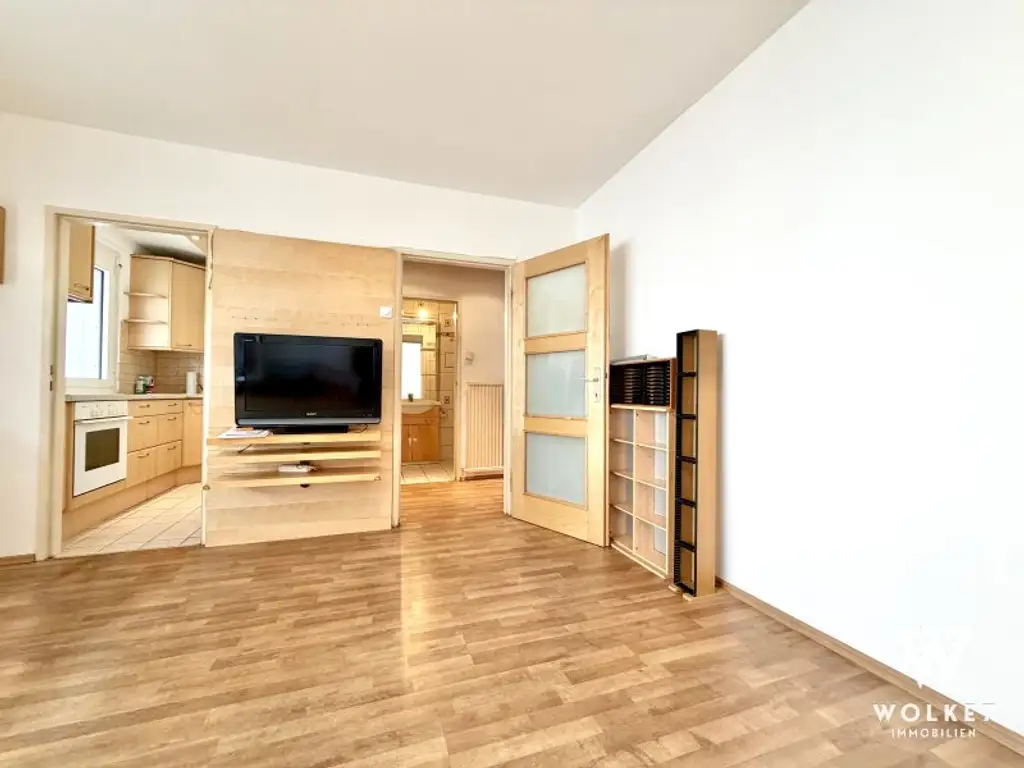 Zu vermieten: 1-Zimmer | großer Balkon | Hoßplatz 25er 26er | Keine Ablöse