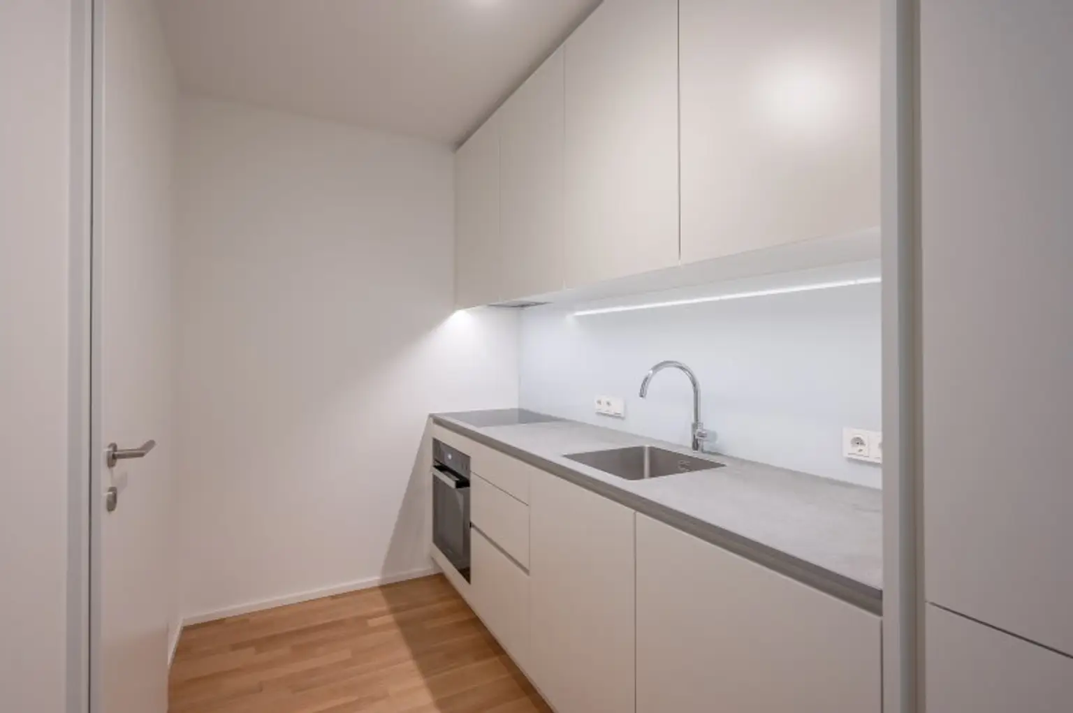 ++MOLLARD 50++ Moderne 2-Zimmer-Wohnung mitten im Herzen der Stadt (1/10)