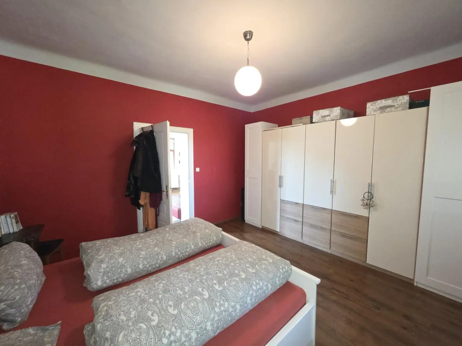 Schlafzimmer 1