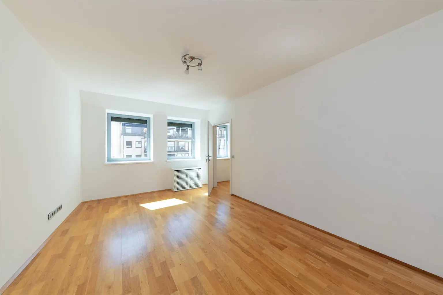 Altbau trifft Moderne – Wohnen über den Dächern