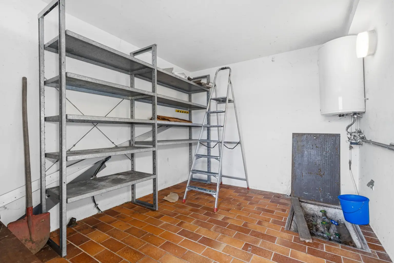 Kellerraum Wasserpumpe Boiler