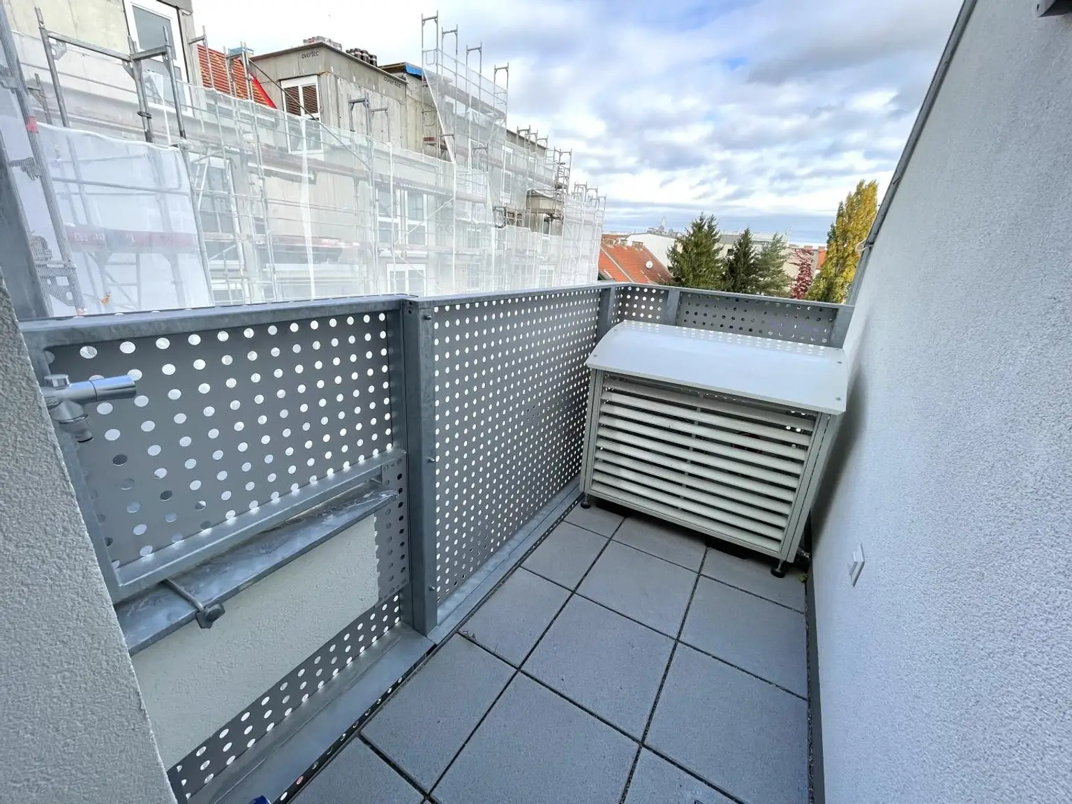 Klimatisierte Neubauwohnung mit hofseitigem Balkon im Dachgeschoss!!!