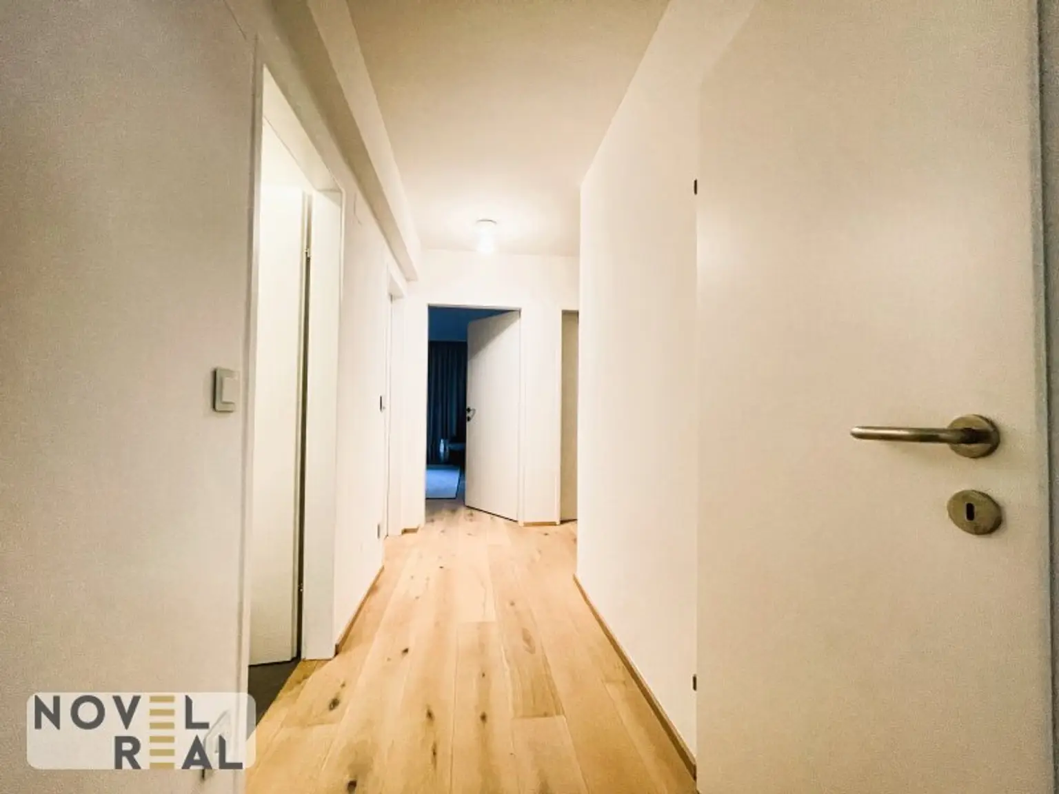 Exklusive Wohnung mit hochwertiger Ausstattung und Garage.