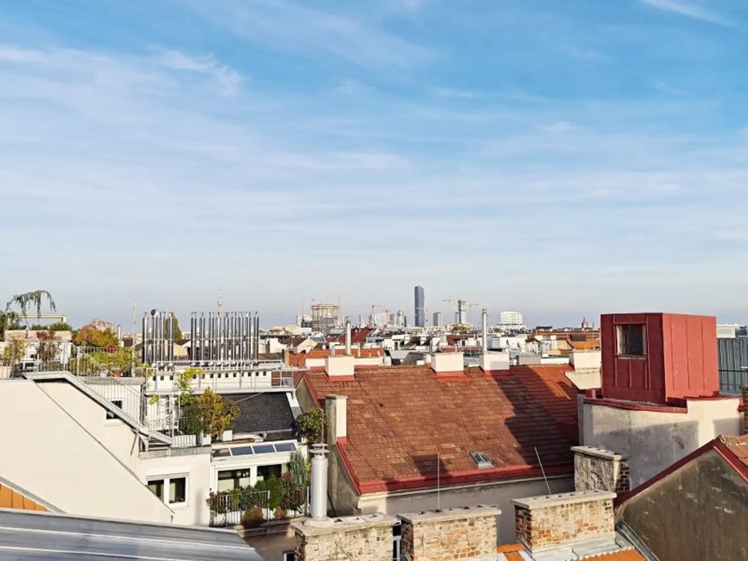 TERRASSENHIT, DACHGESCHOSS, 138 m2 Maisonette mit 45 m2 Terrasse, 3 Zimmer, Wohnküche, Wannenbad, Rembrandtstraße