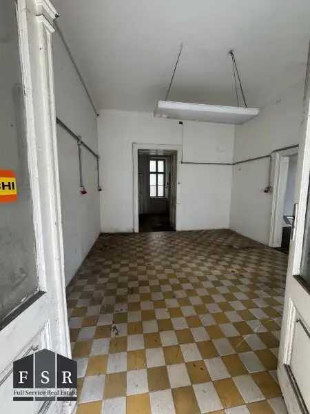 Steinwurf zum Augarten - Nach Ihren Vorstellungen und Bedürfnissen gestalten: Sanierungsbedürftiges strassenseitiges Büro/Praxis/Verkaufsfläche etc. und Wohnung -  Prachtvolles Stilaltbauhaus