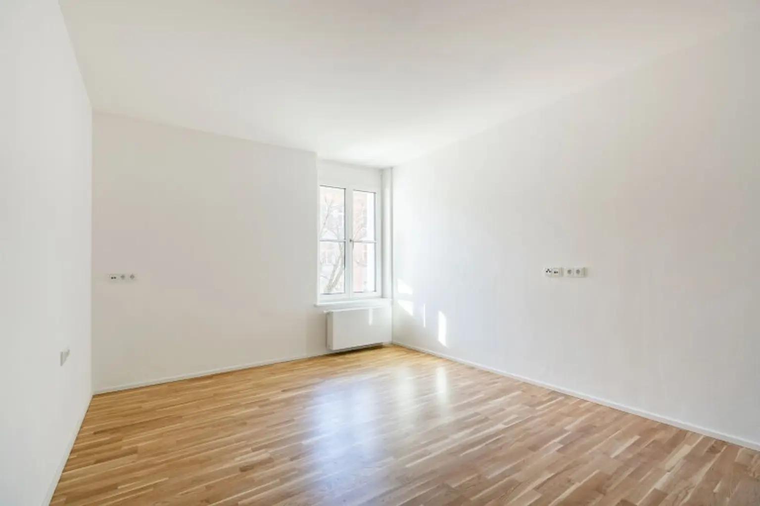 ELEGANZ TRIFFT MODERNE: Luxuriöse 3-Zimmer-Wohnung mit sonnigem Balkon inkl. Bergblick im Villenviertel zu mieten!