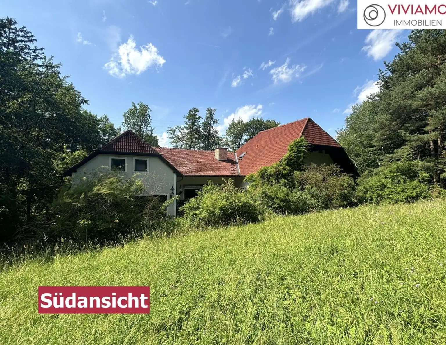 20 Minuten vor den Toren Wiens I Weitläufiges Anwesen im Wienerwald auf 17.900 m² Grundstücksfläche mit Privatsee und Hallenbad!