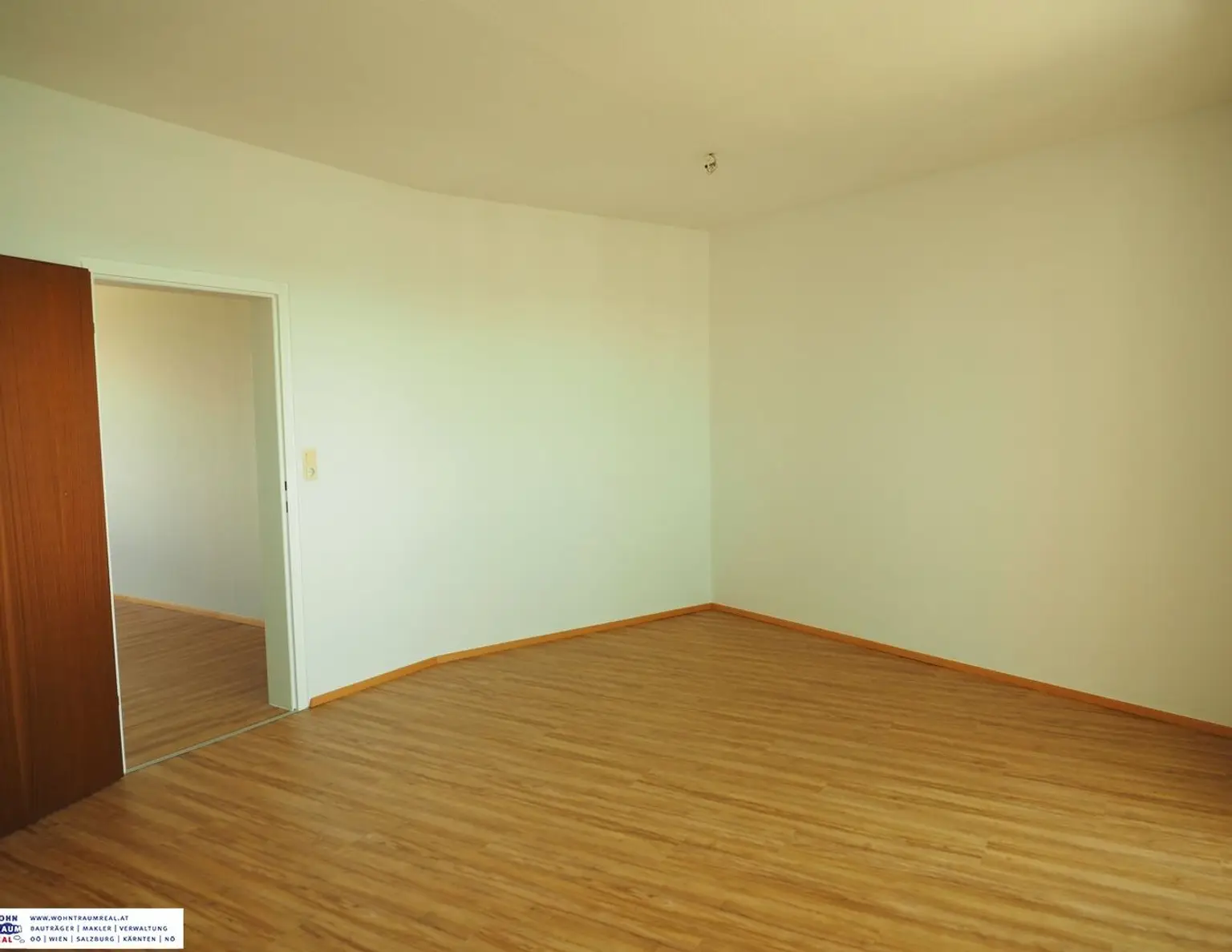 Preiswerte Eigentumswohnung in Asten zu verkaufen - TIEFGARAGENPLATZ inklusive!