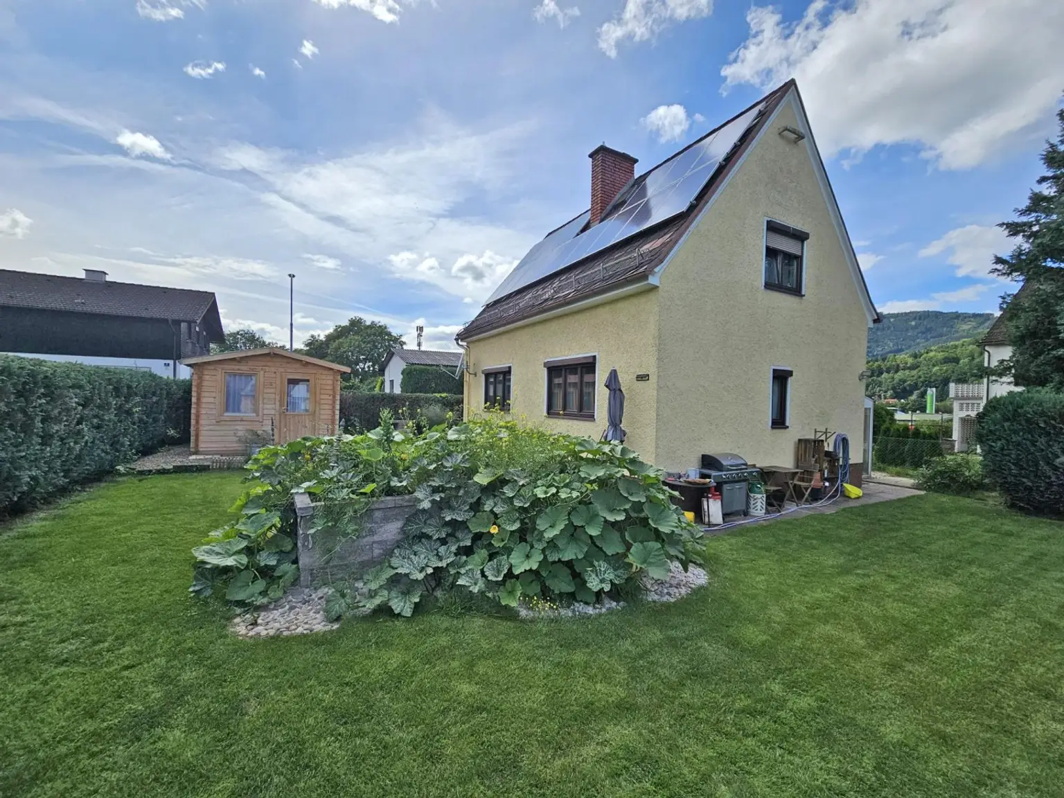 Einfamilienhaus mit Garage,mit winterfestem Gartenhaus, Werkstätte u.a