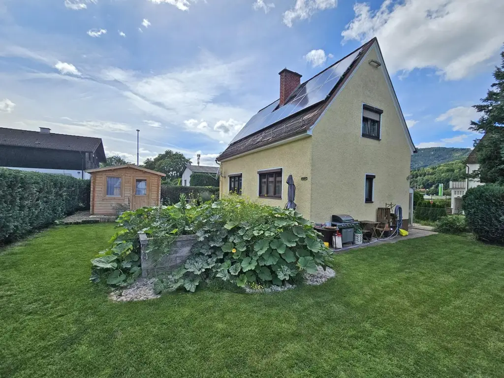 Einfamilienhaus mit Garage,mit winterfestem Gartenhaus, Werkstätte u.a