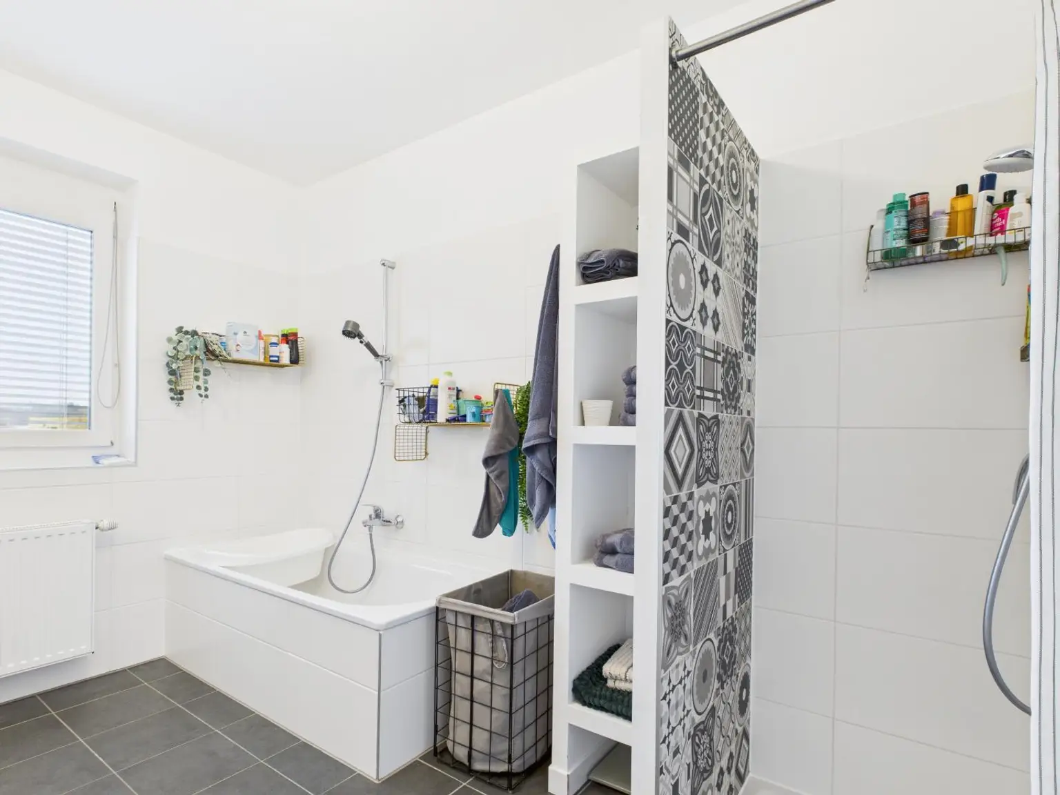 Neuwertige Doppelhaushälfte mit TOP Ausstattung in ruhiger Ortsrandlage