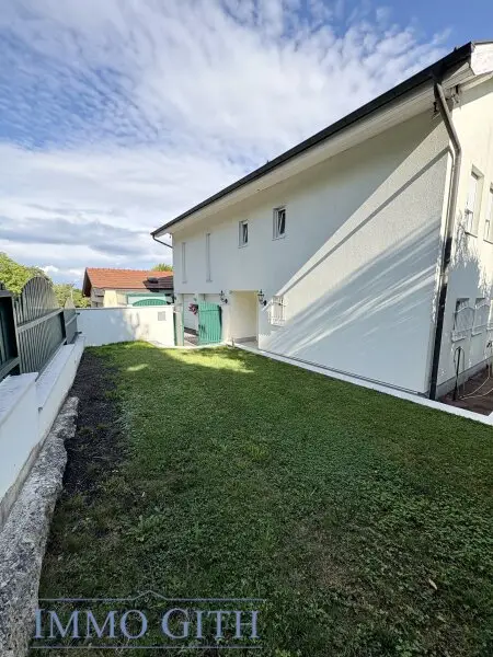 GROSSZÜGIGE DOPPELHAUSHÄLFTE IN GRÜNRUHELAGE MIT WIENBLICK IN MARIA ENZERSDORF ZU MIETEN!