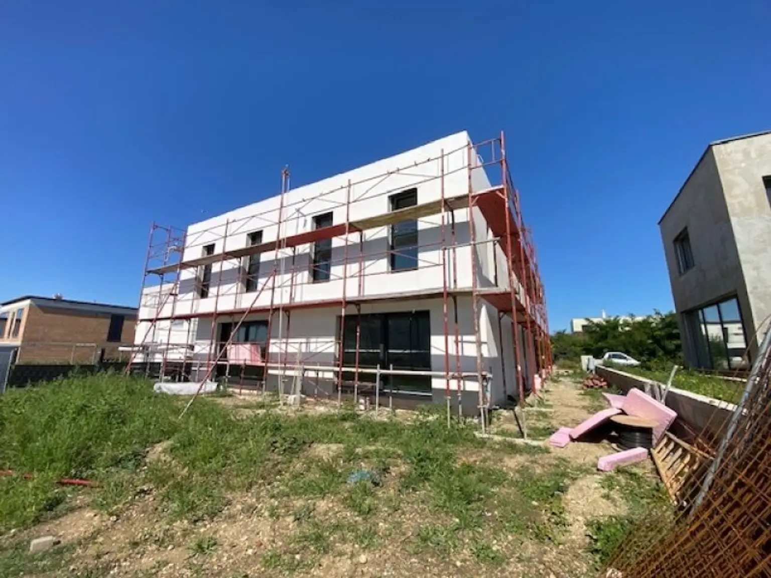 Traumhafte Doppelhaushälfte in Parndorf: Erstbezug mit Garten und zwei Stellplätzen!