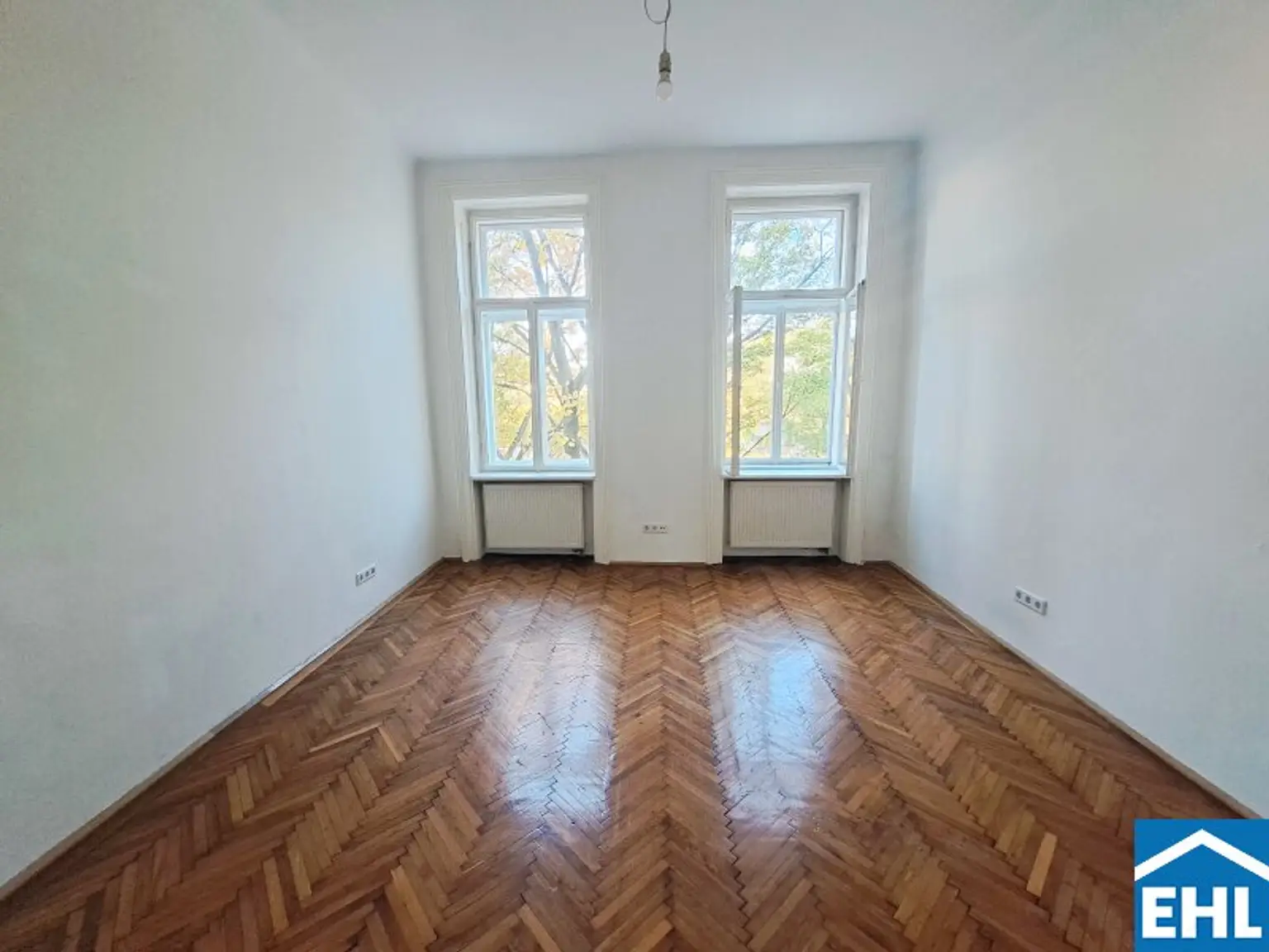 Stuwerviertel: 2 Zimmer-Altbauwohnung mit Parkblick