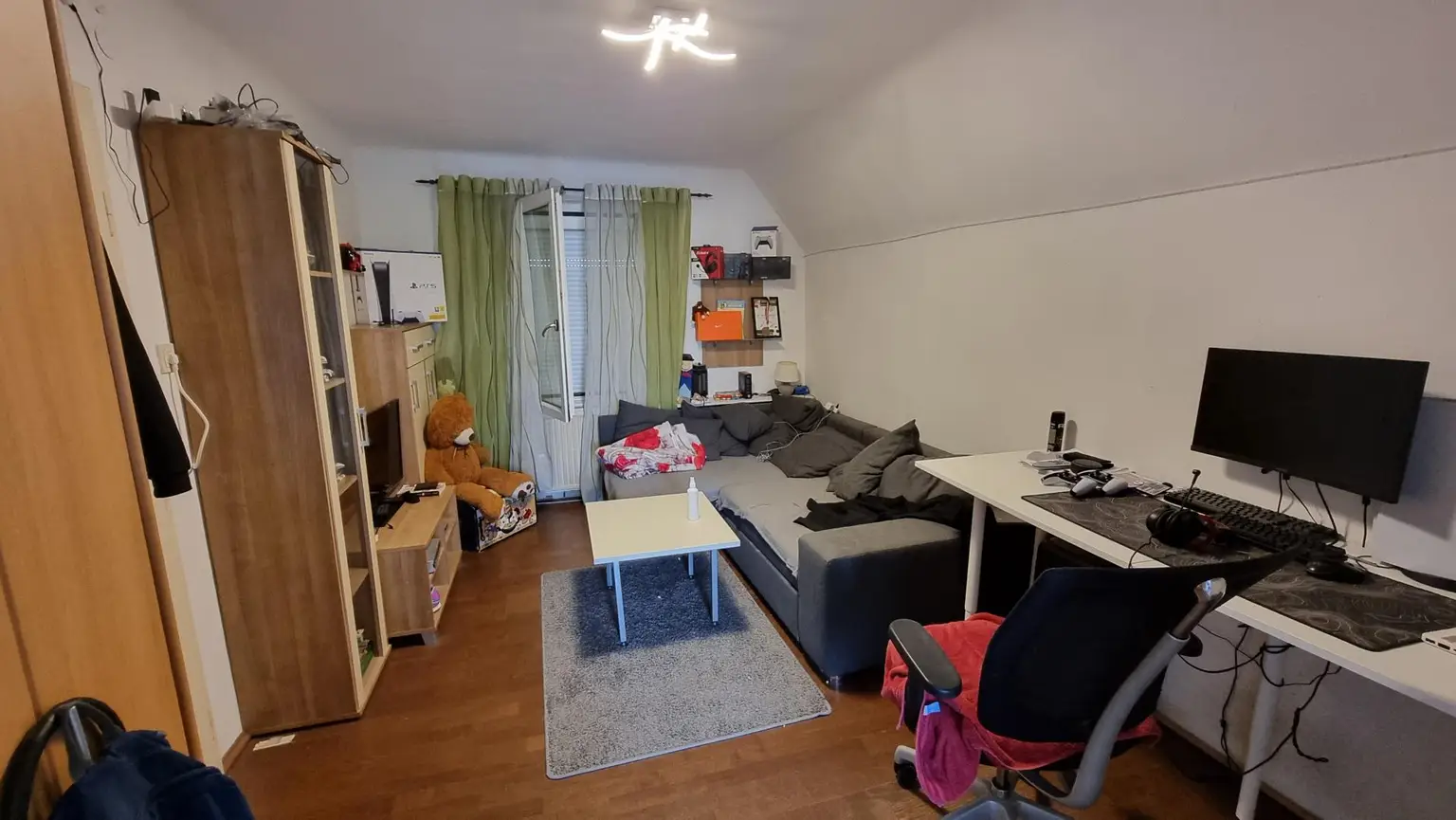 Einfamilienhaus mit Pool und großem Garten in verkehrsgünstiger Lage