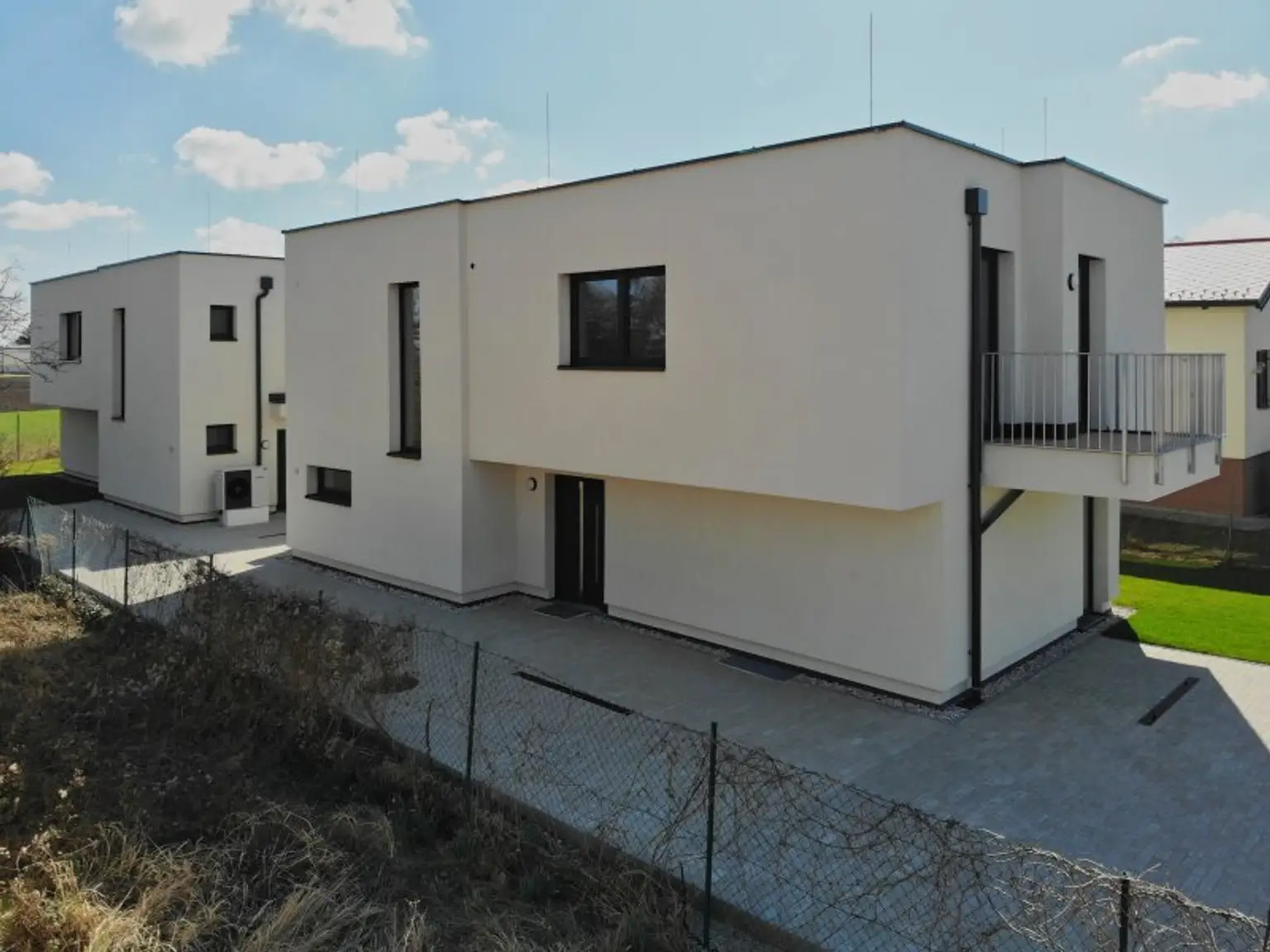 MODERNES EINFAMILIENHAUS | Ziegelmassivbauweise | viel Platz, lichtdurchflutet & optimale Raumaufteilung | inkl. Stellplatz
