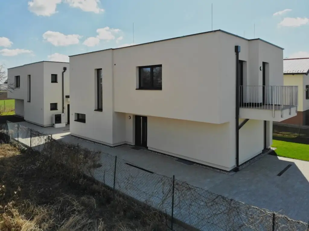 MODERNES EINFAMILIENHAUS | Ziegelmassivbauweise | viel Platz, lichtdurchflutet & optimale Raumaufteilung | inkl. Stellplatz