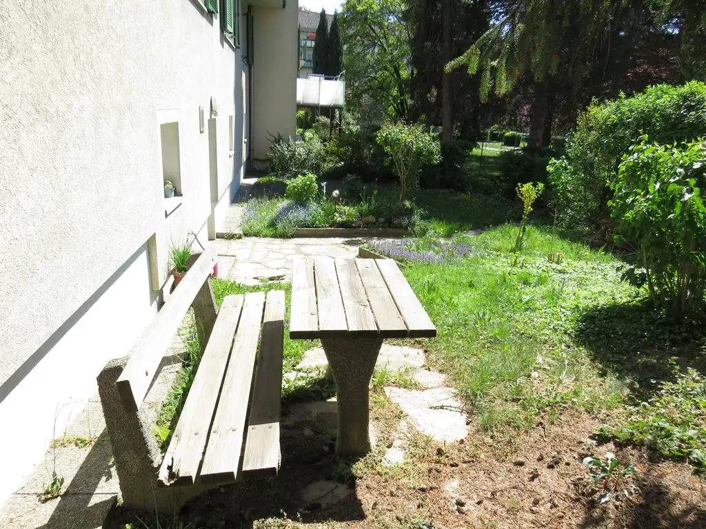 Helle 2,5 Zimmerwohnung inkl. Pkw Abstellplatz und Gemeinschaftsgarten