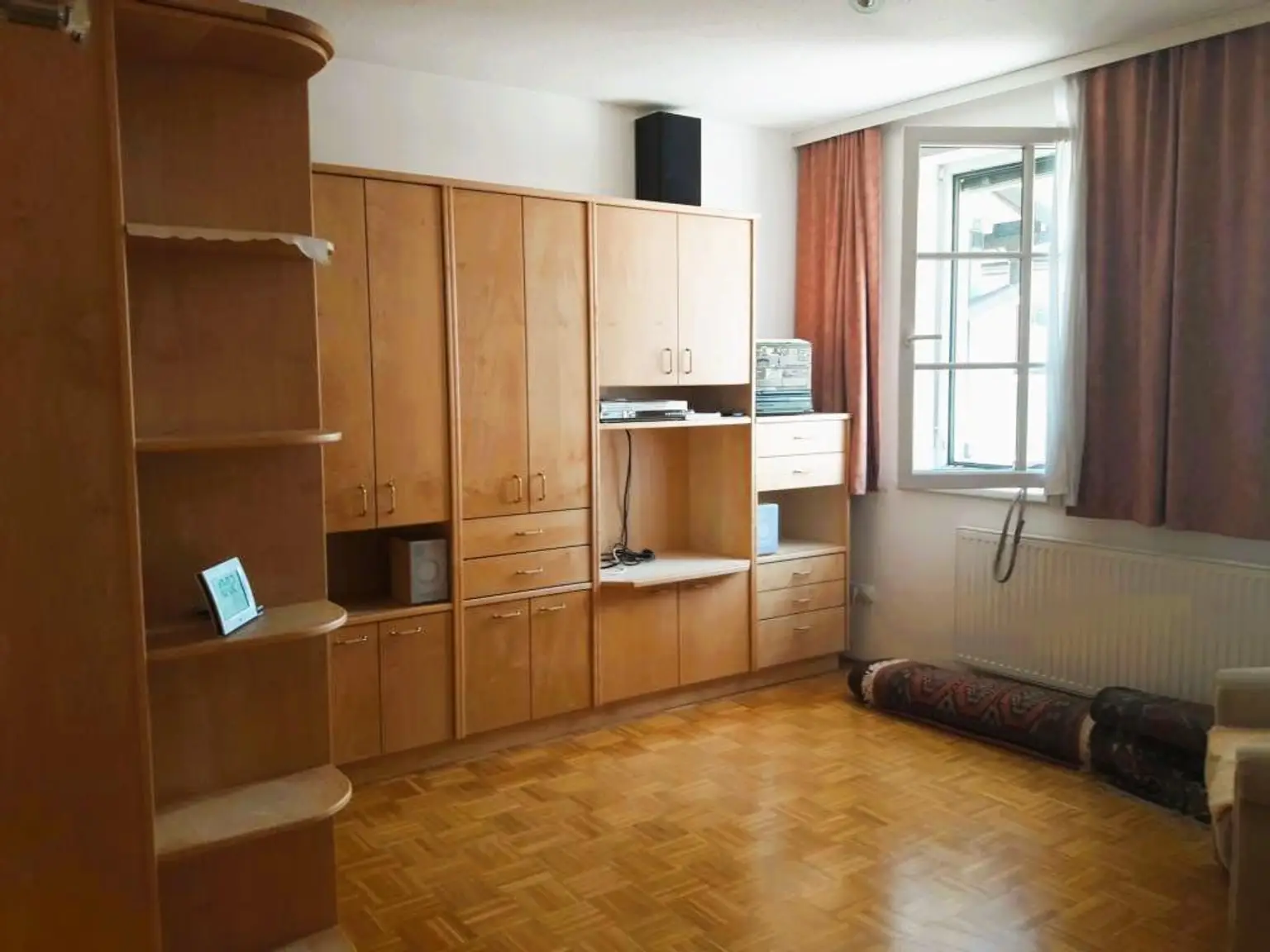Top gepflegte, möblierte Garconniere mit Gebirgsblick in zentraler Lage, auch für Anleger!