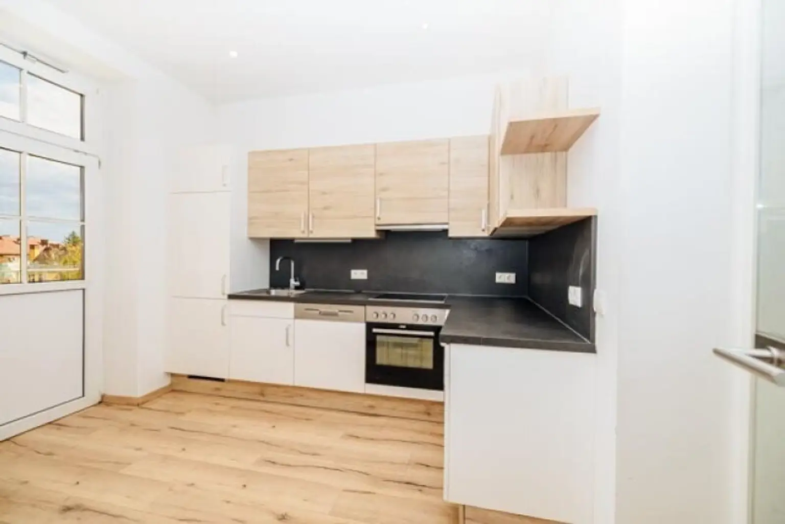 AB SOFORT BEZIEHBAR I BAHNHOFNAHE LAGE I BALKON I WG-GEEIGNET I KOMPLETT SANIERT I 3. OG MIT LIFT I HAUSTIERFREUNDLICH I HELL & FREUNDLICH I MODERNES BADEZIMMER MIT EBENERDIGE DUSCHE I PROJEKT WOHNEN I