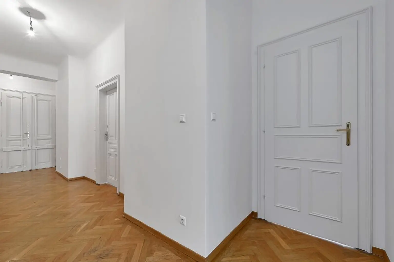 Luxuriöse Familienresidenz oder Büro-Wohnen: 230 m² mit großer Terrasse und Garage!