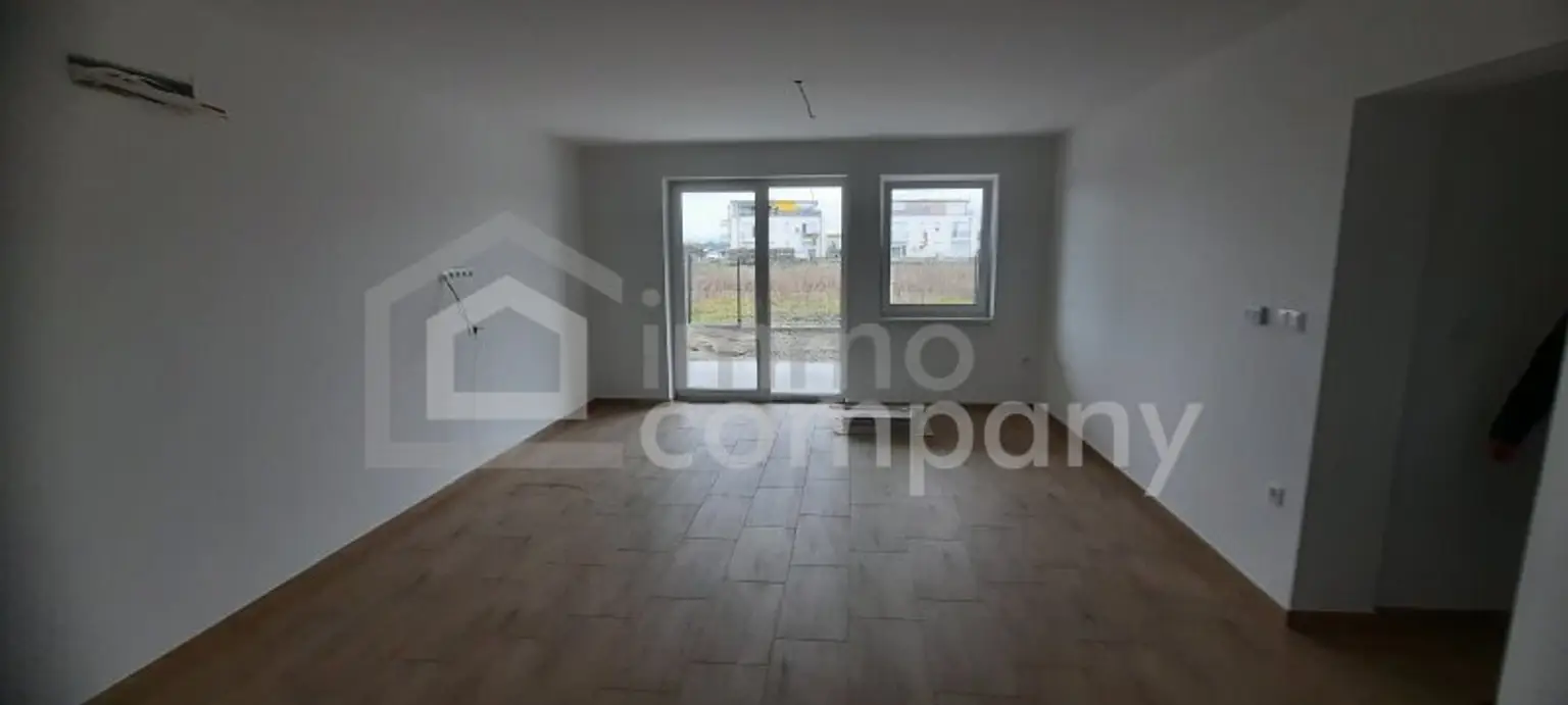 Wohnzimmer mit Aussenrolläden