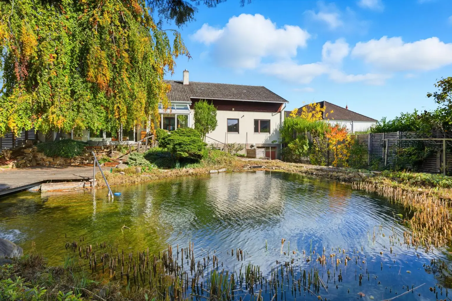 Ihr persönliches Wohnparadies: Ein Refugium für Naturliebhaber – Wohnen am eigenen Schwimmteich!
