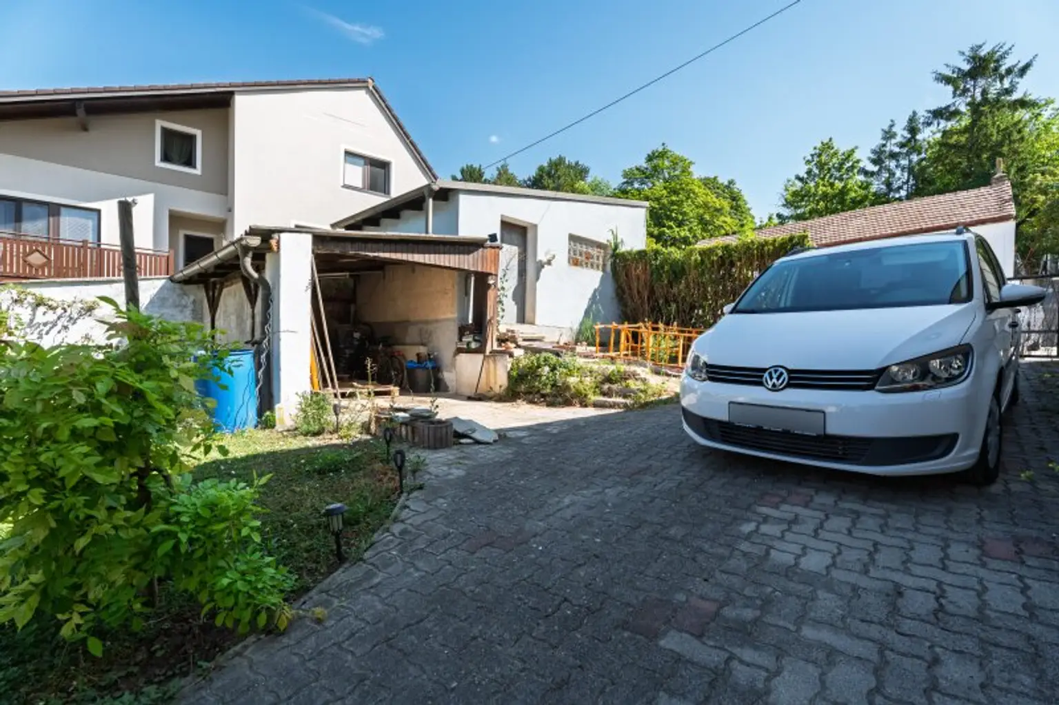 Vorgarten / Einfahrt / Garage