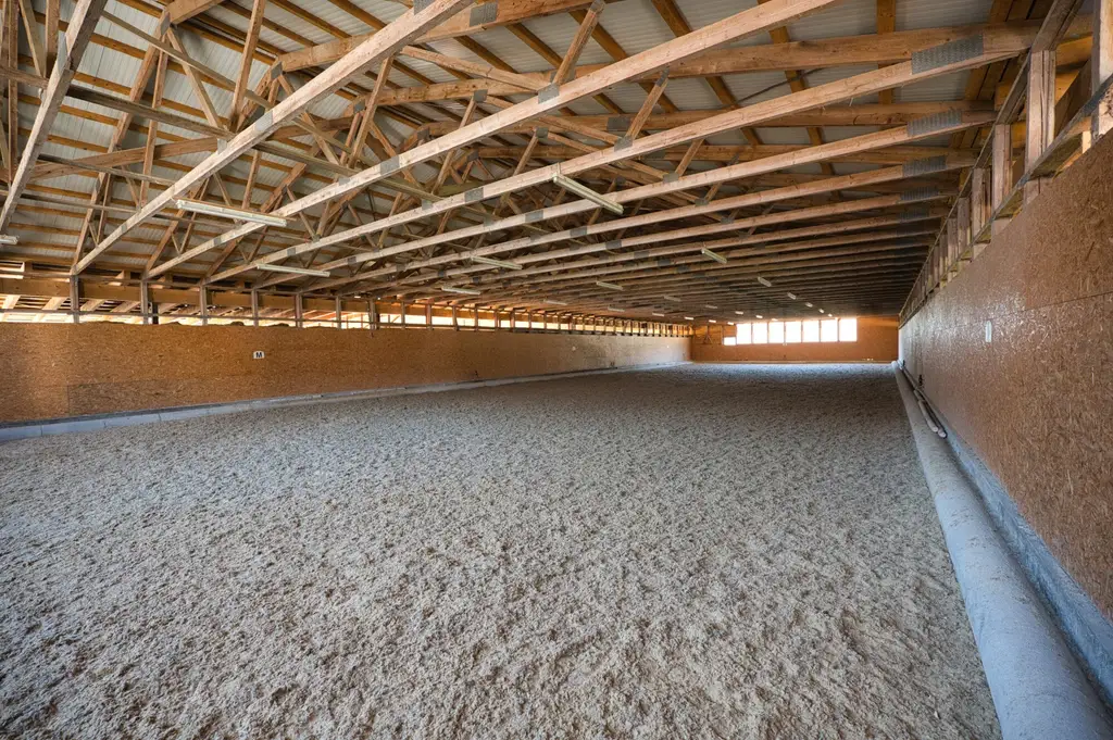 Reiterhof. Vierkanter. Wirtshaus. Zimmervermietung. Wohnungen. Natur.