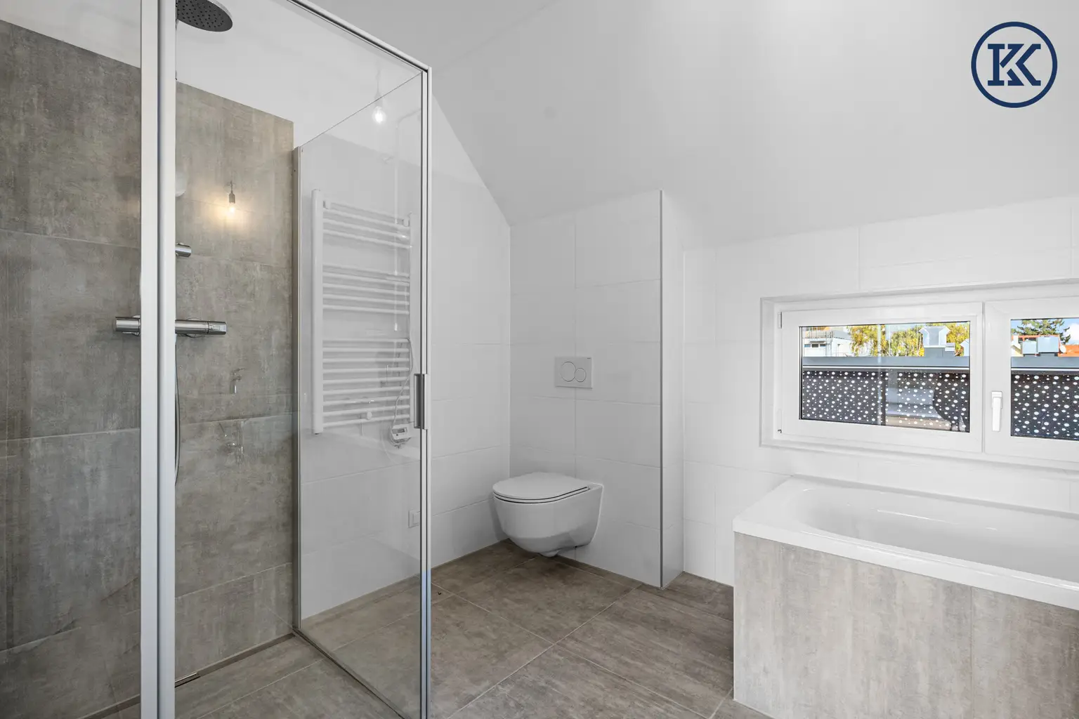 Alte Donau Investmentchance: Traum-Dachwohnung mit seltener Airbnb-Genehmigung!