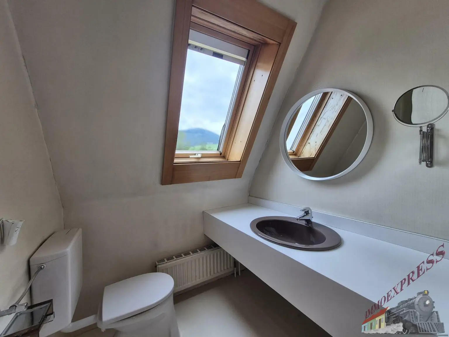 Charmantes Landhaus mit 7 Zimmern und Grünblick - ideal für Naturliebhaber.
