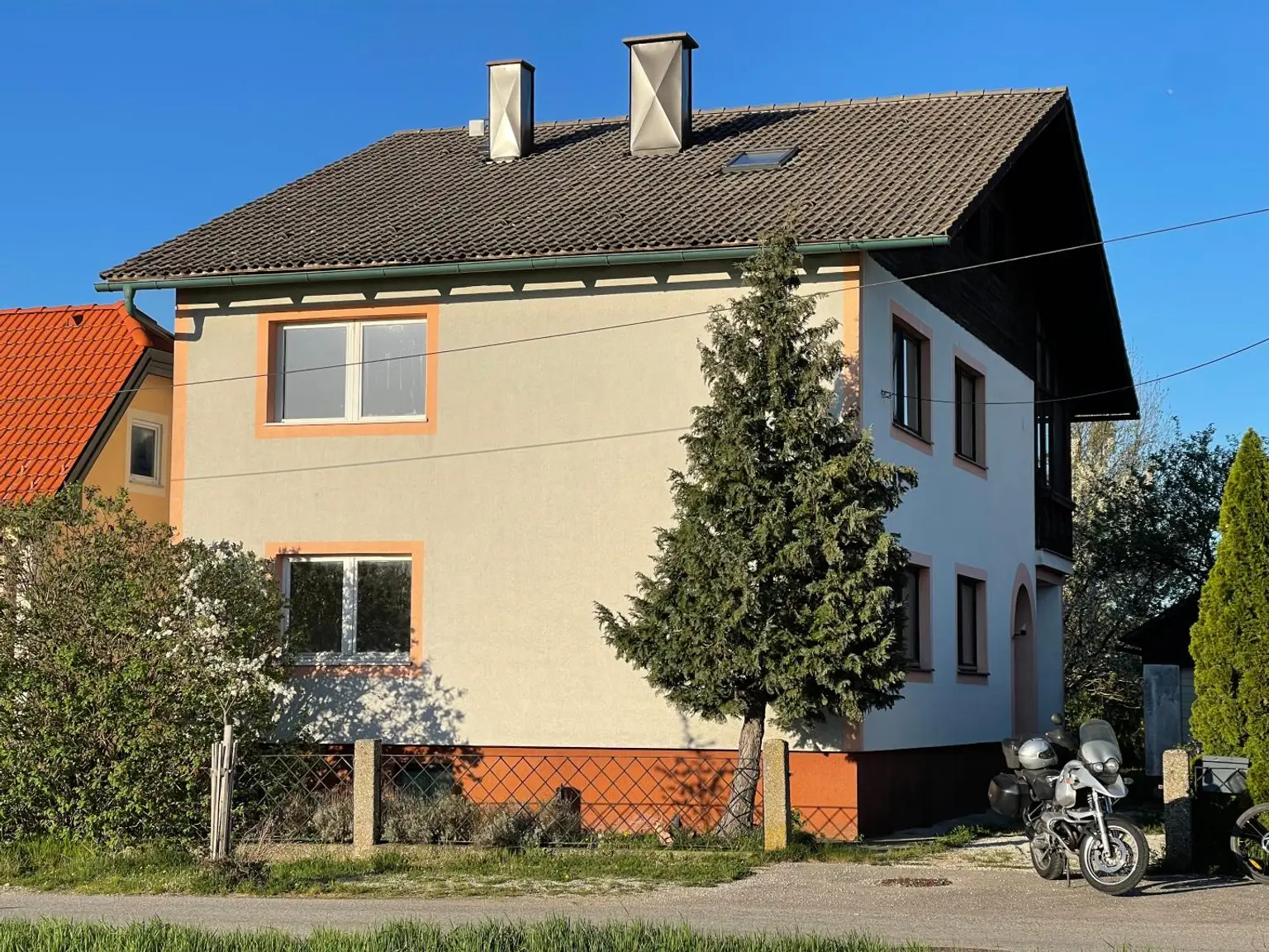EIN - ZWEIFAMILIENHAUS NÄHE NEULENGBACH