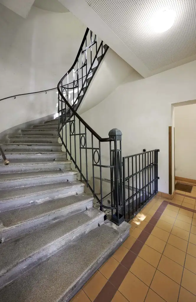 Klassisches Wiener Zinshaus mit ausgebautem Dachgeschoß in der Millergasse