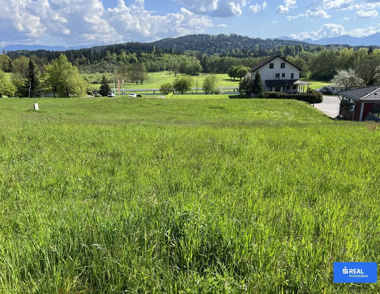 Grundstück bei Moosburg mit traumhaftem Berg- und Fernblick - zum Bauen oder als Anlage