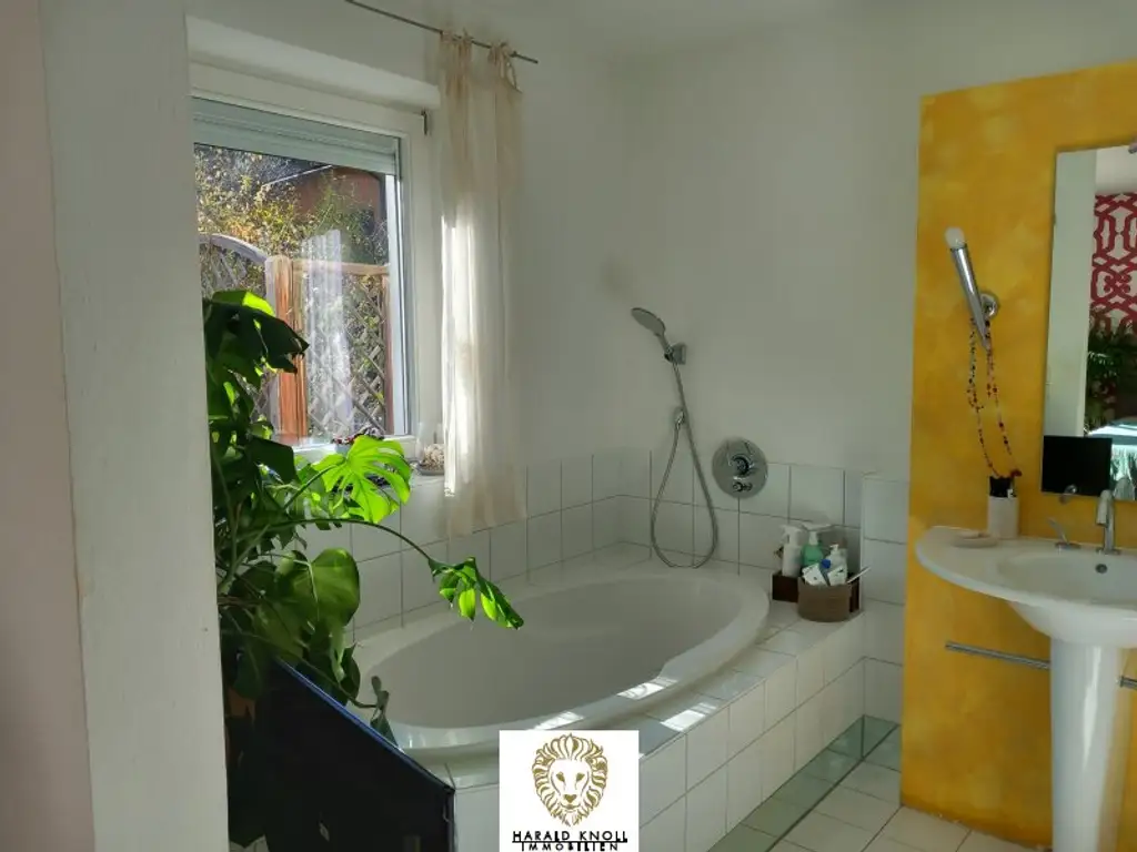 Charmantes Einfamilienhaus mit zwei Gärten und Panoramablick in Aldrans