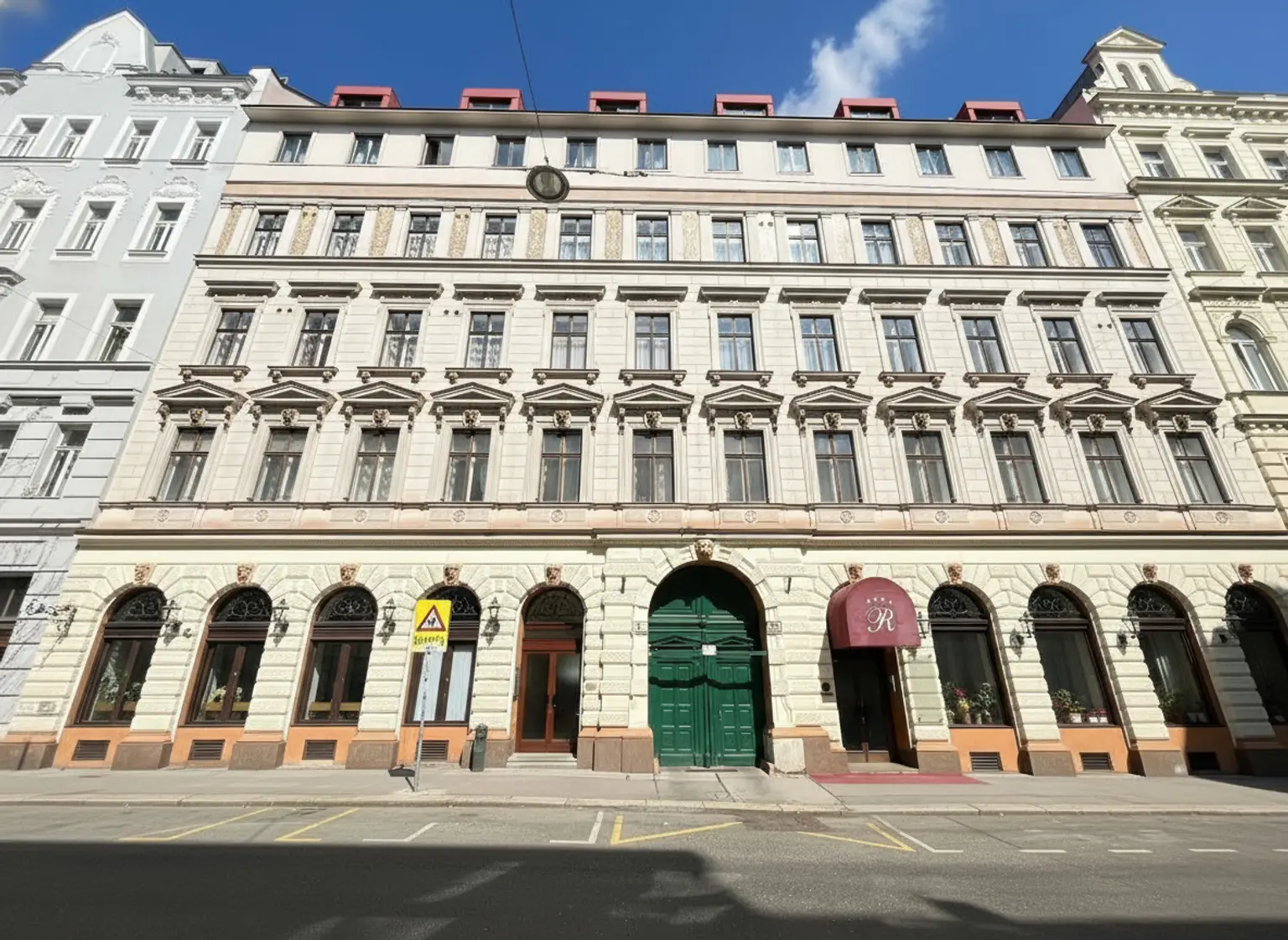 Stilvolle 3-Zimmer-Wohnung in Toplage 1070 – ruhig, renoviert, vollmöbliert und Garagenstellplatz