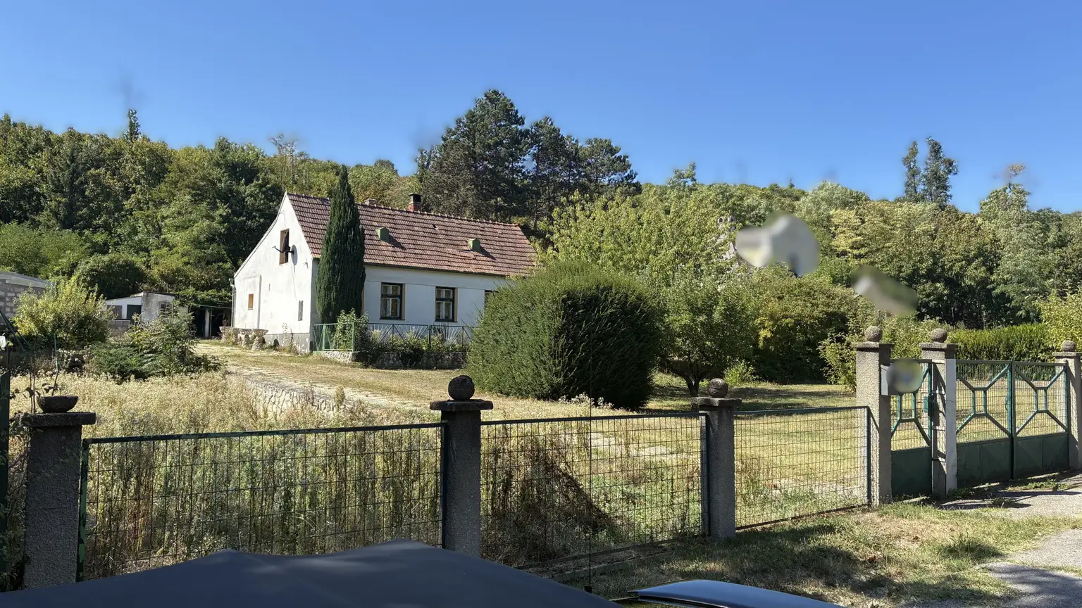 Ansicht von der Strasse -Einfahrt