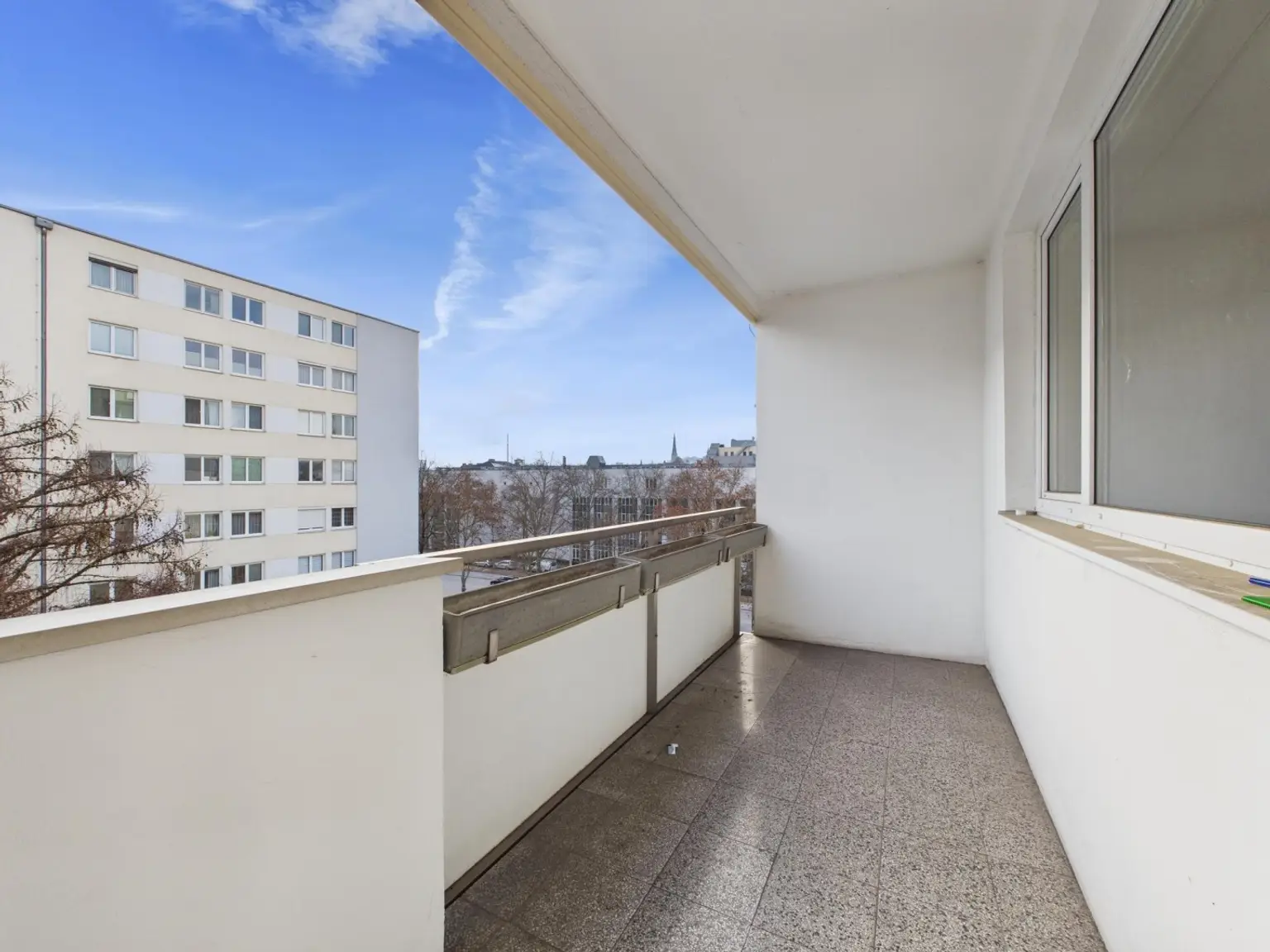 CAM04191G0-PR0074-STILL009