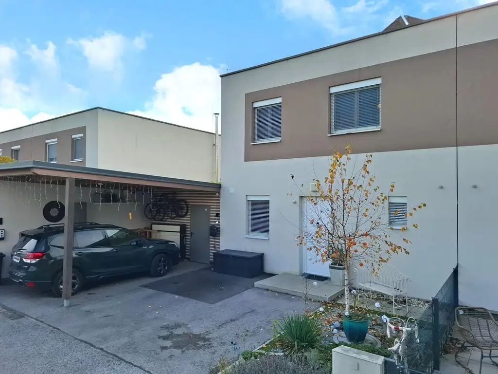 Neuwertige Doppelhaushälfte mit TOP Ausstattung in ruhiger Ortsrandlage